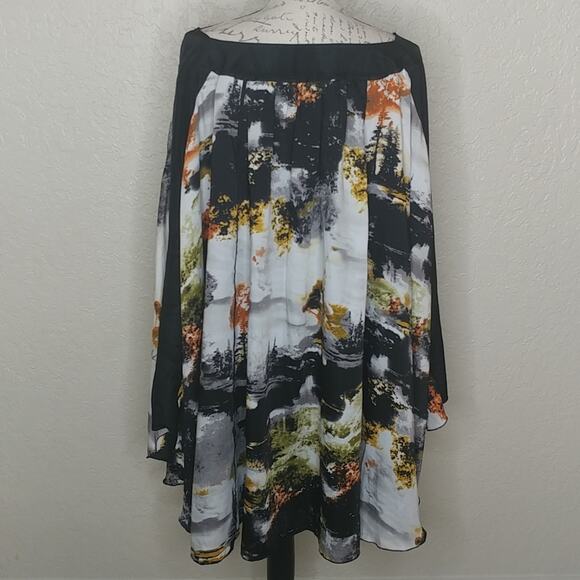 Lavish Alice Multicolored Flowy Dress - Picture 3 of 8